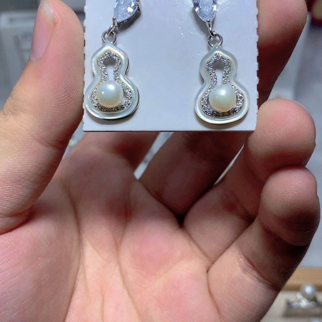 淡水珍珠银S925镶嵌耳饰