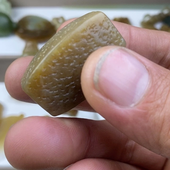 和田玉（糖玉）未镶嵌颈饰