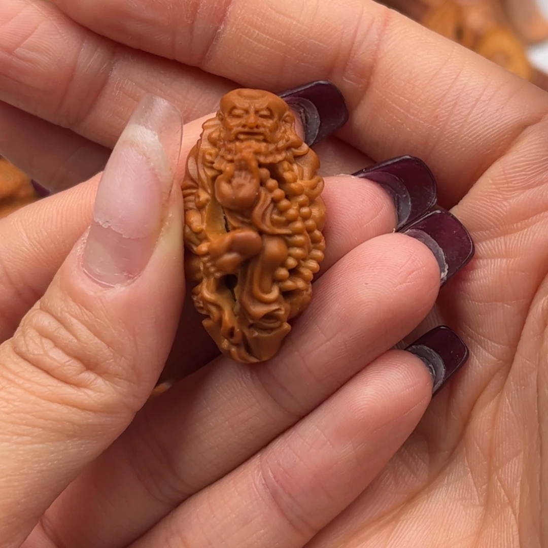 橄榄核吊坠整身达摩