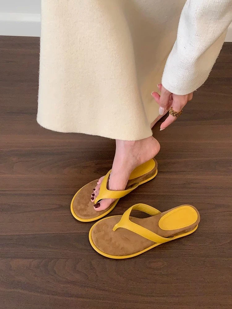 夏之韵巨舒服气质圆头坡跟人字拖女2025夏外穿度假风夹趾厚底拖鞋