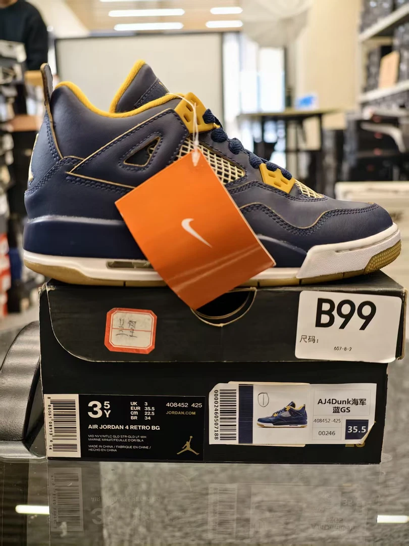 Nike  aj4海军蓝  全新原盒  35.5码  11月27  gui  B99