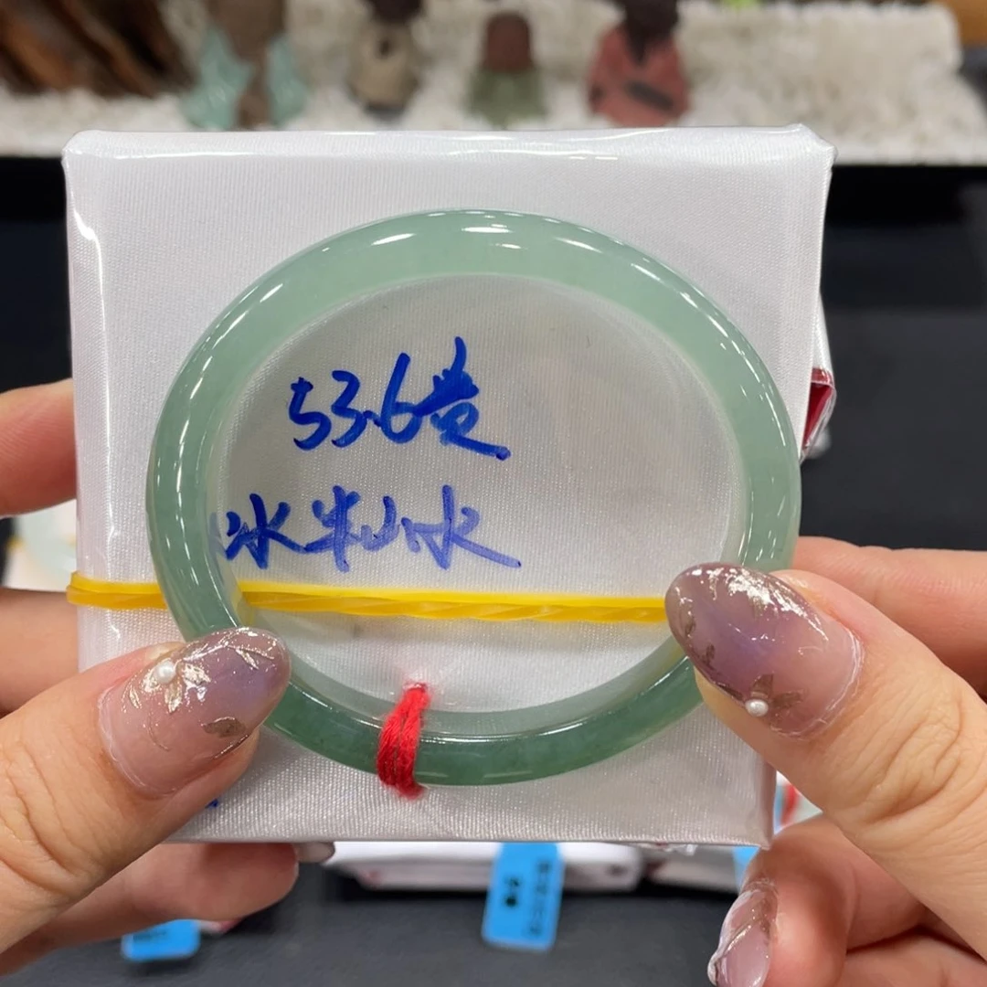 翡翠手镯未镶嵌缅甸天然翡翠手镯