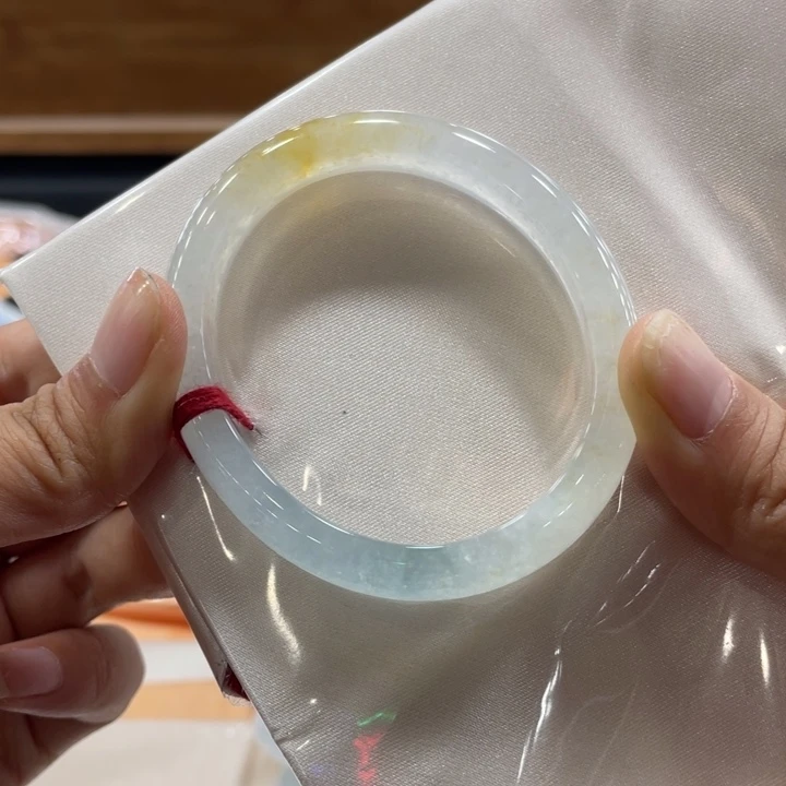 翡翠手镯未镶嵌翡翠