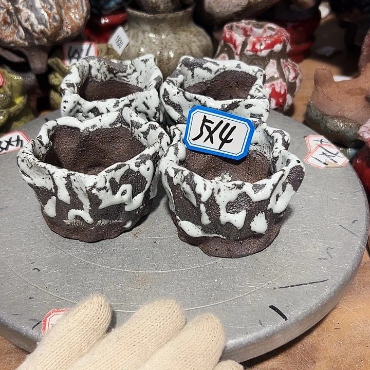 粗陶花盆，现在都不一样