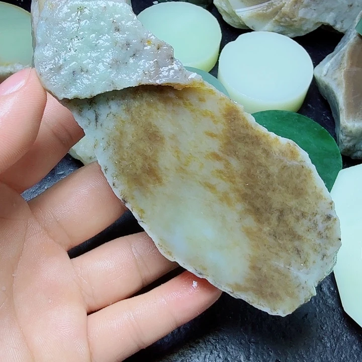 和田玉（糖玉）未镶嵌珠宝奇石