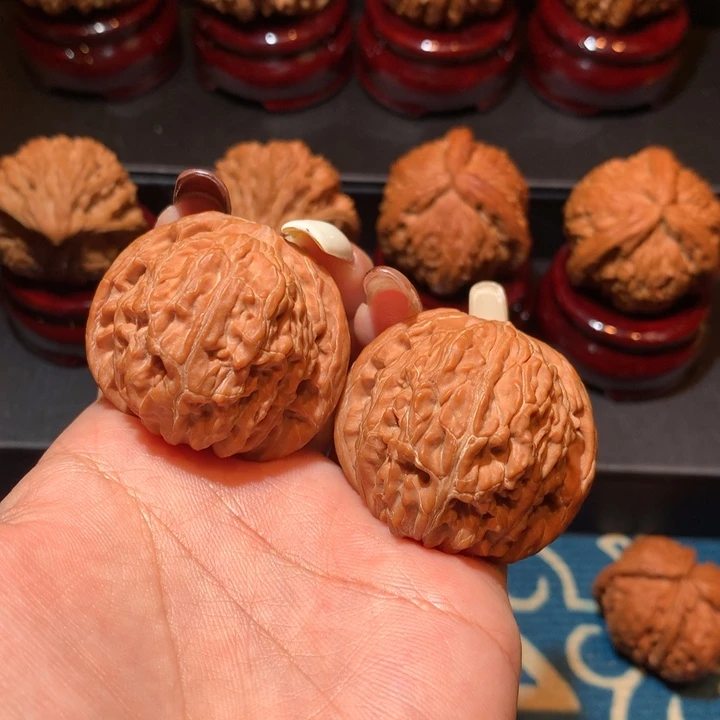 吊坠文玩核桃山地磨，毕业款，全品，39