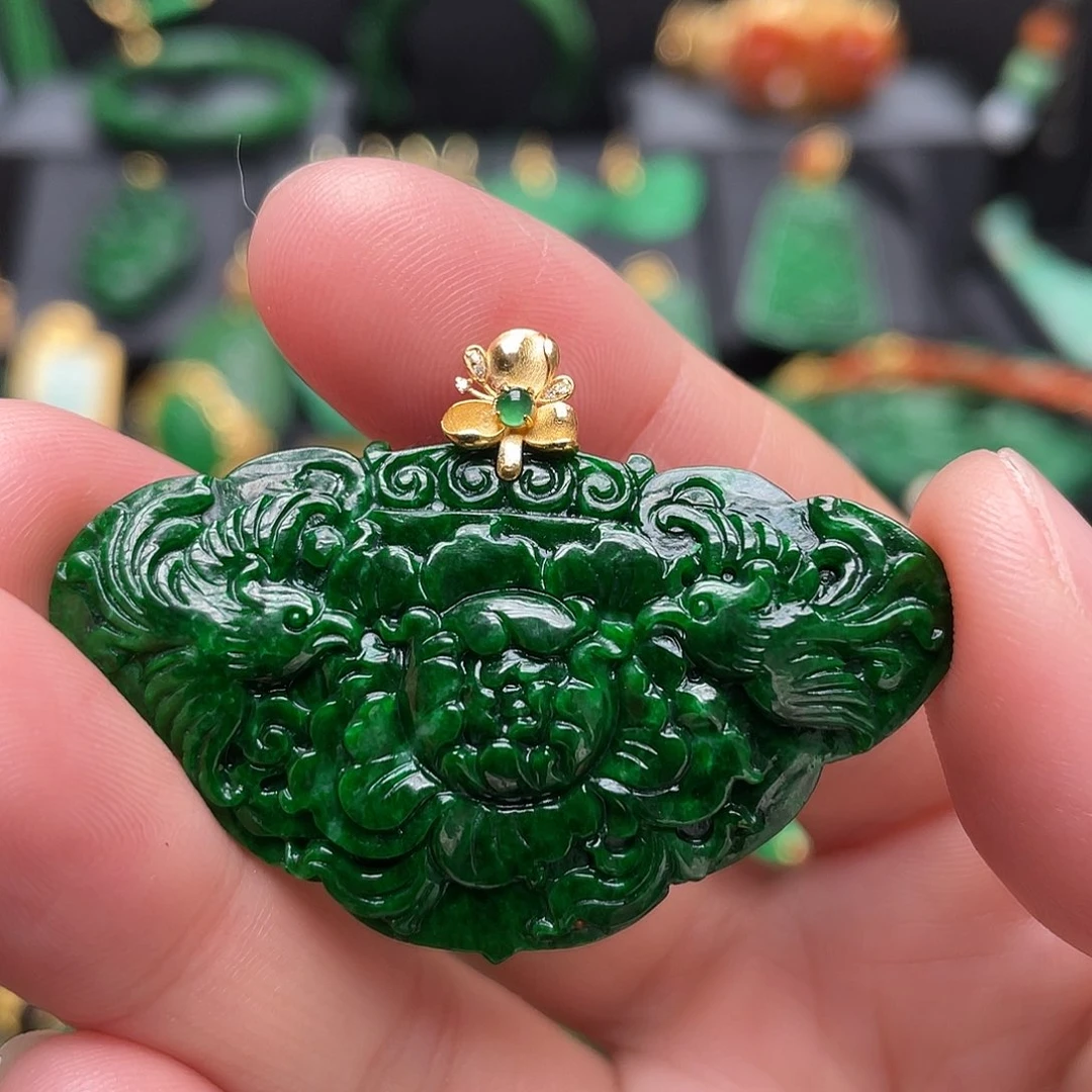 翡翠18K金镶嵌颈饰