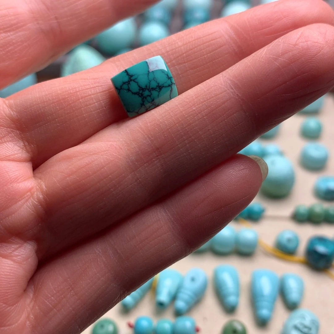 绿松石未镶嵌颈饰