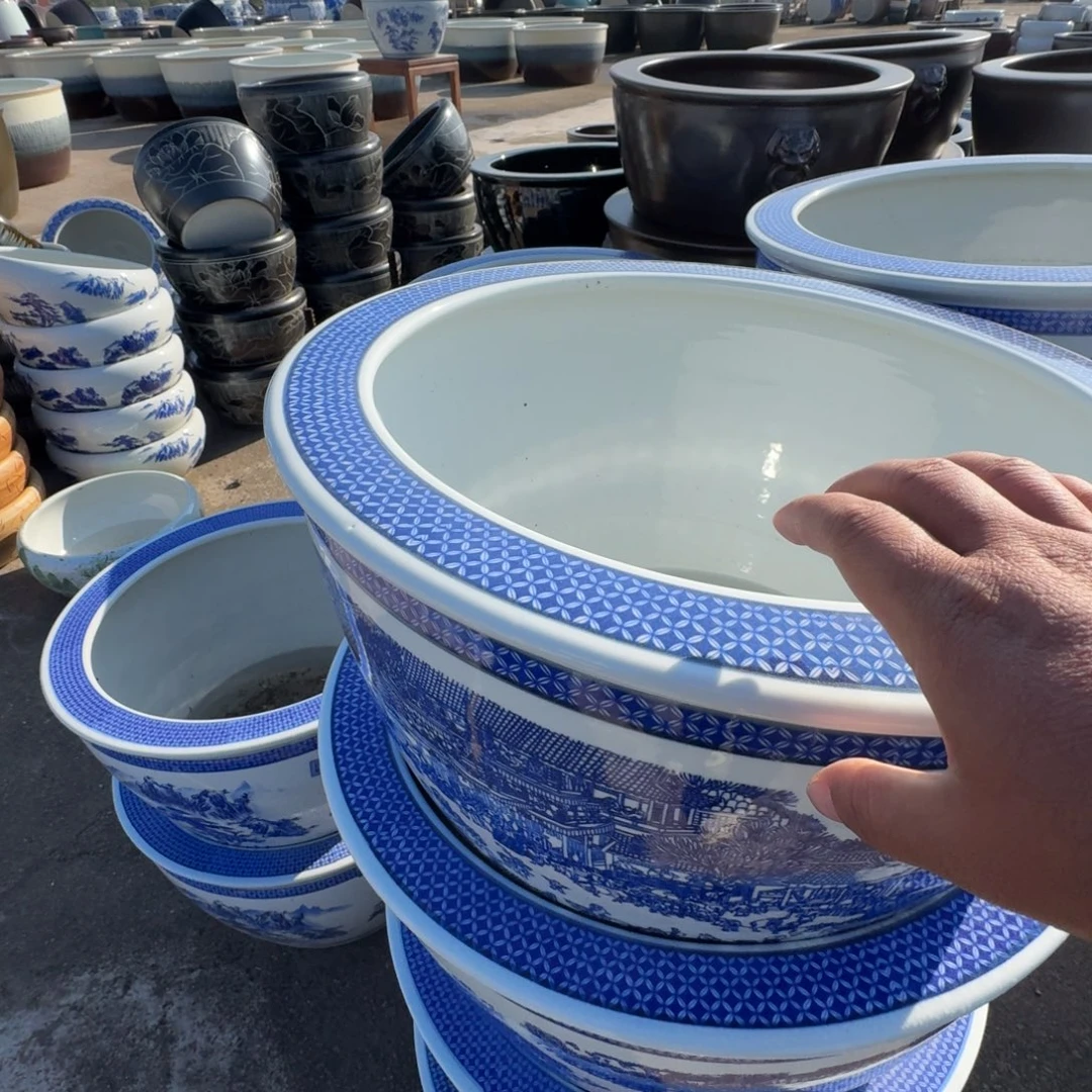 瓷片直径52，高32。底座