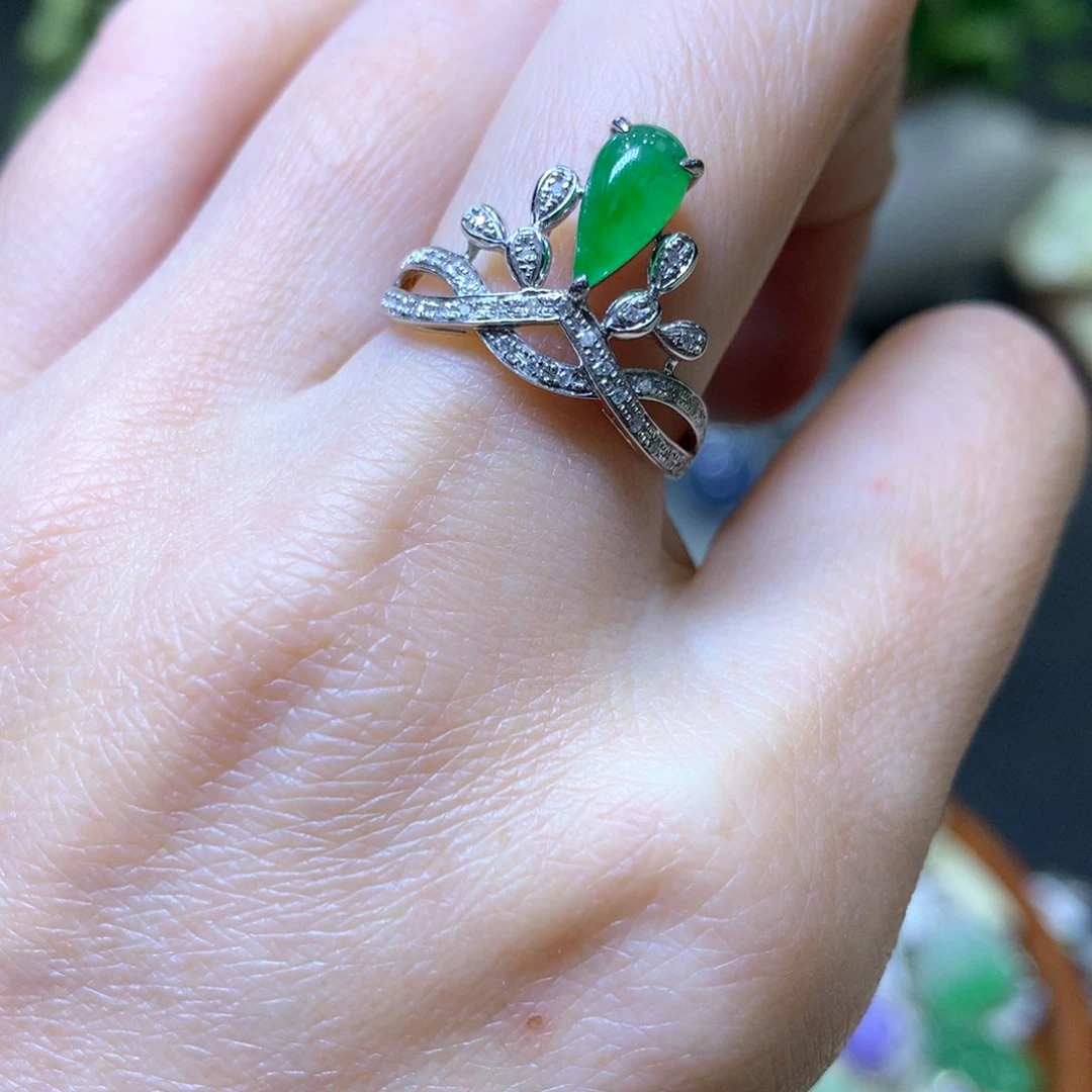 【闪购商品】翡翠颈饰18K金镶嵌翡翠吊坠项链