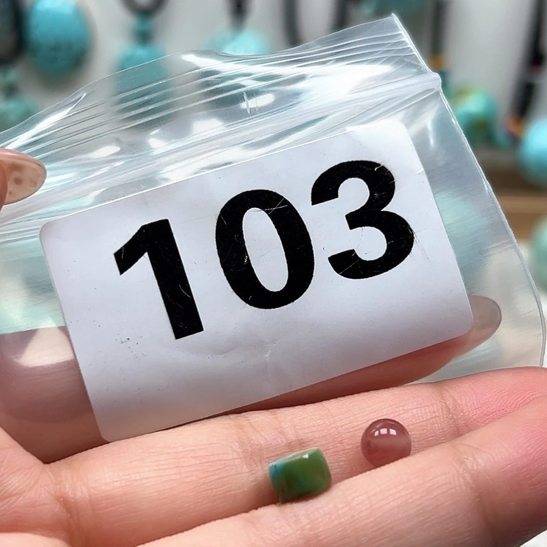 南红玛瑙颈饰未镶嵌小*人