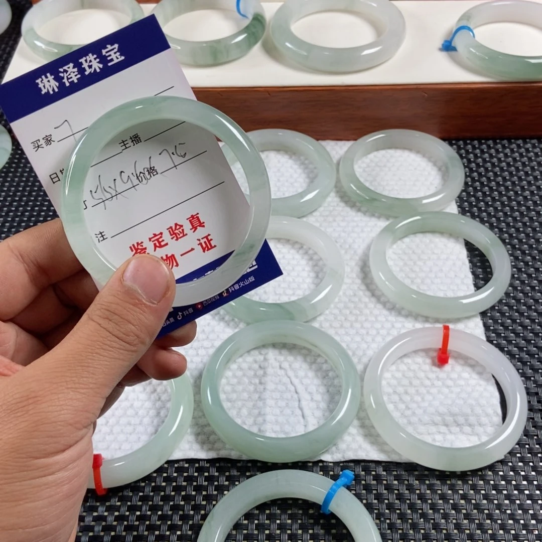 m***n石英质玉未镶嵌手镯7