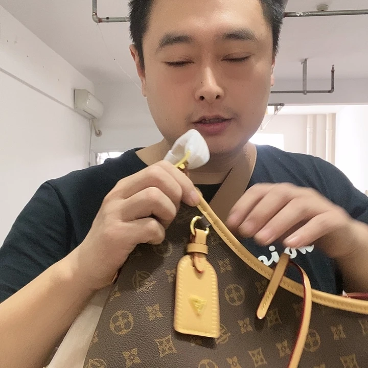 黄牛皮（革）鳄鱼皮（革）犏牛皮（革）