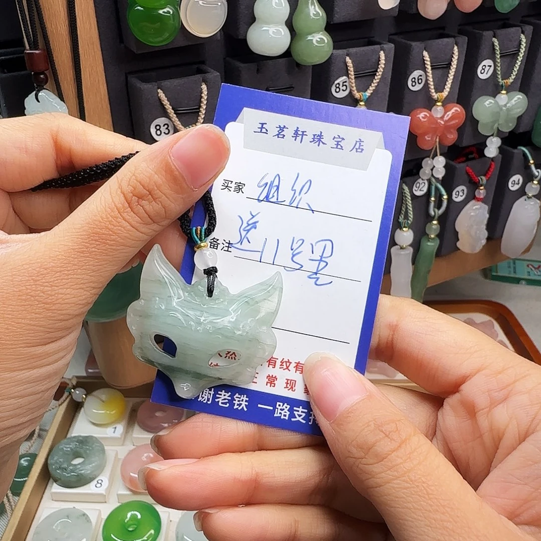 石英质玉未镶嵌颈饰