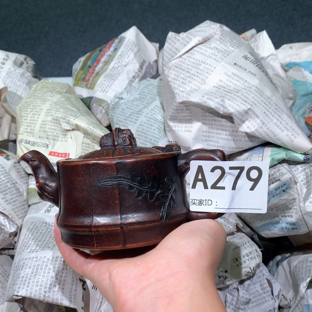 紫砂茶壶。       279
