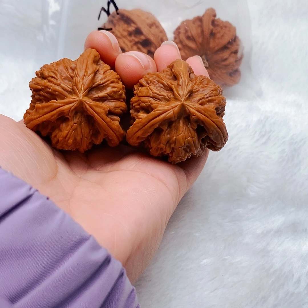 ****生文玩核桃吊坠三棱