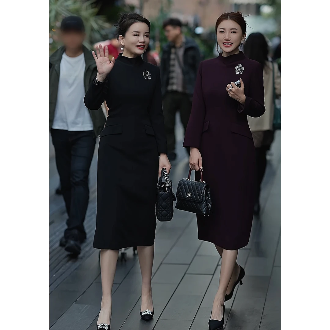 Crue Jiien 初婕秋季新款气质立领高级感胸花通勤显瘦连衣裙98562