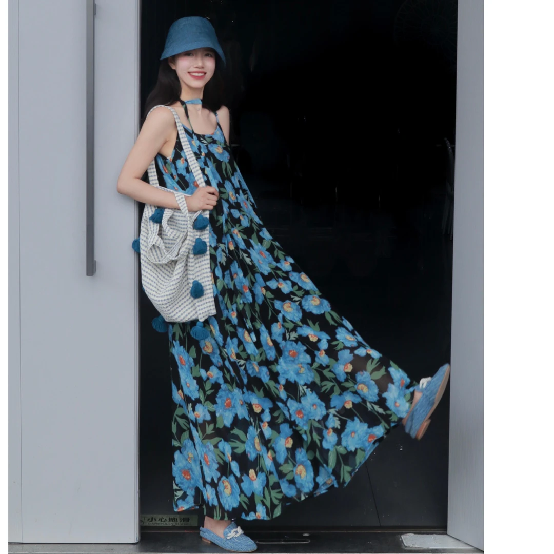 2025新款法式海边度假长裙质感高级感蓝色花色无袖吊带连衣裙女夏