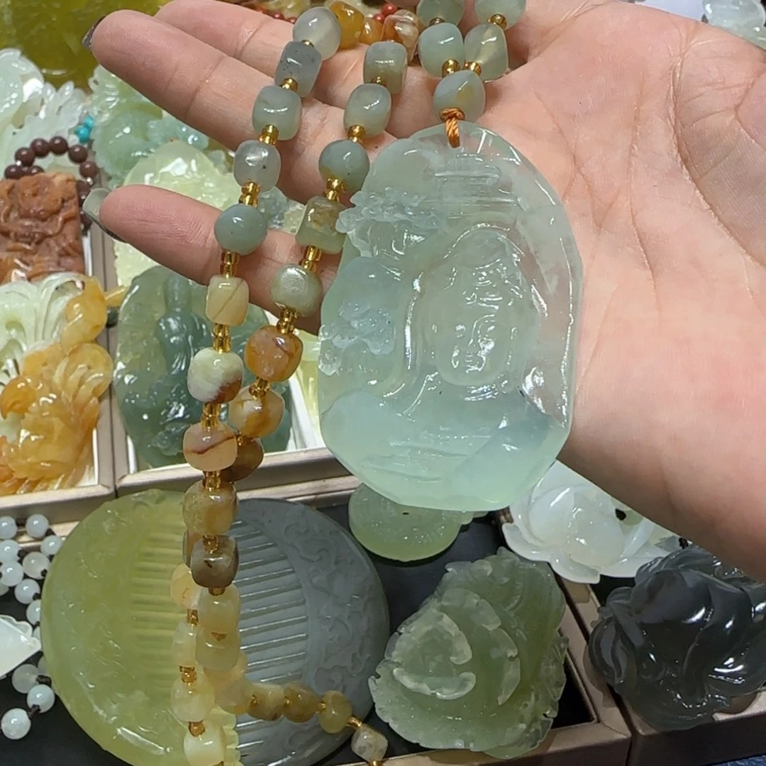 未镶嵌蛇纹石玉吊坠