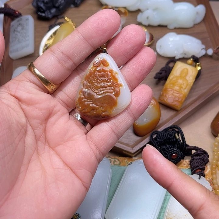 可***爸和田玉未镶嵌颈饰