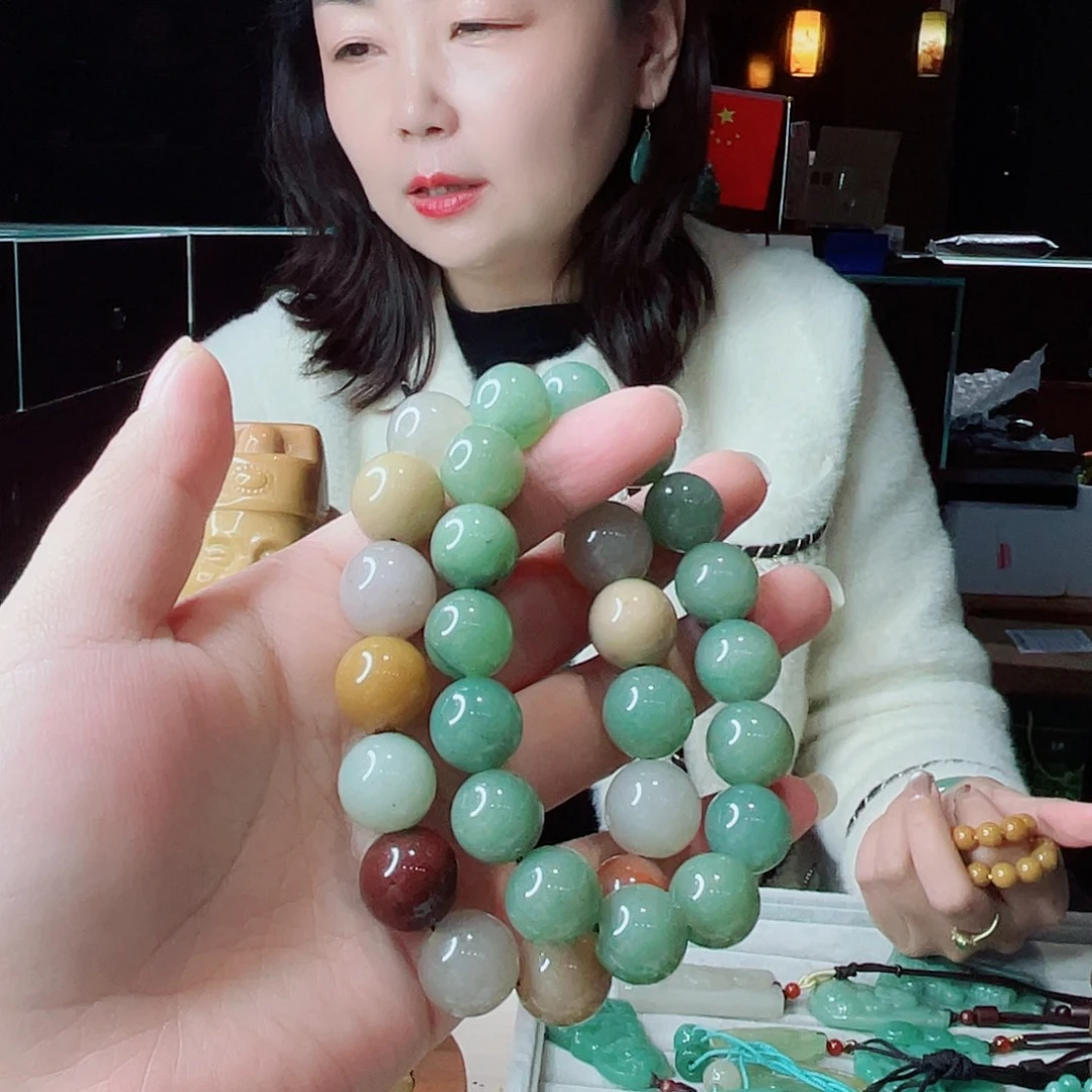 曼***声密玉（石英质玉）未镶嵌颈饰