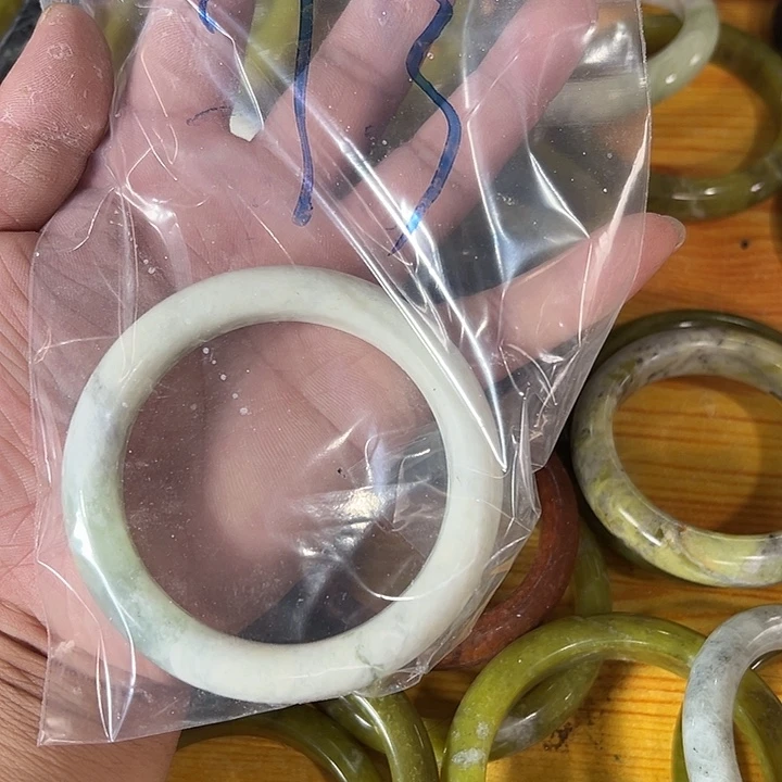 未镶嵌蛇纹石玉手镯