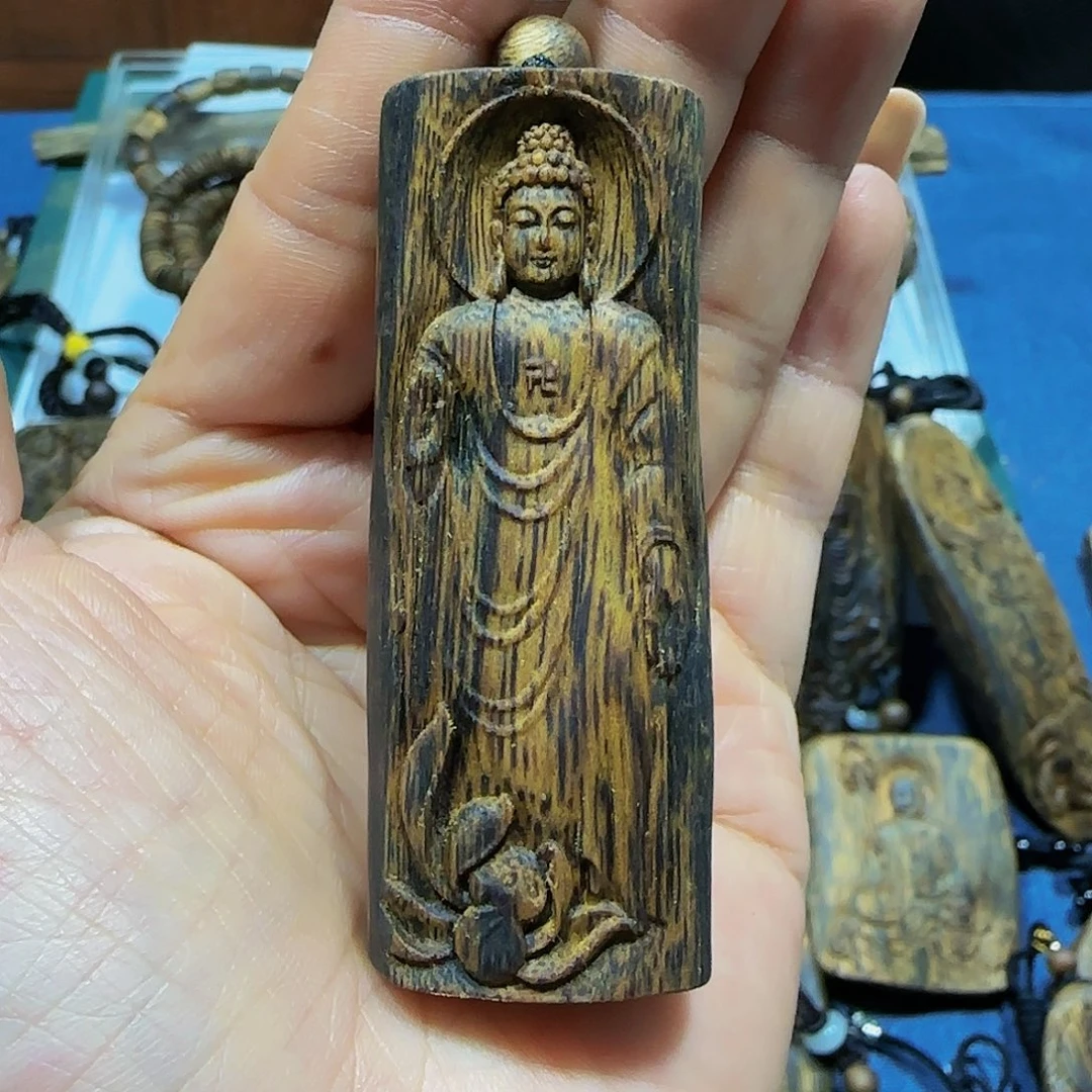 吊坠沉香海南白奇乌身老料雕刻大日如来带绳15.9克