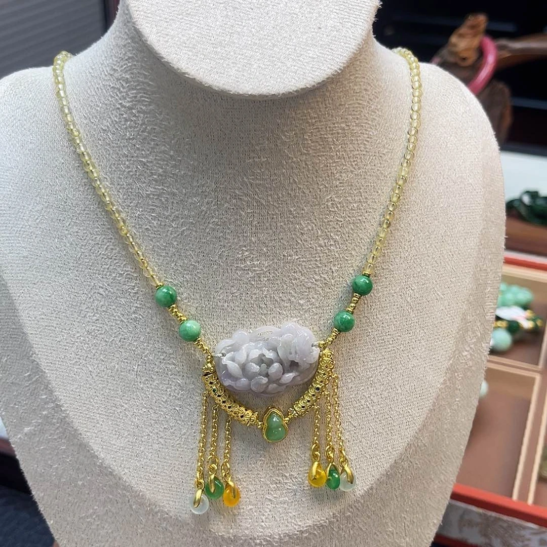 翡翠未镶嵌颈饰炸