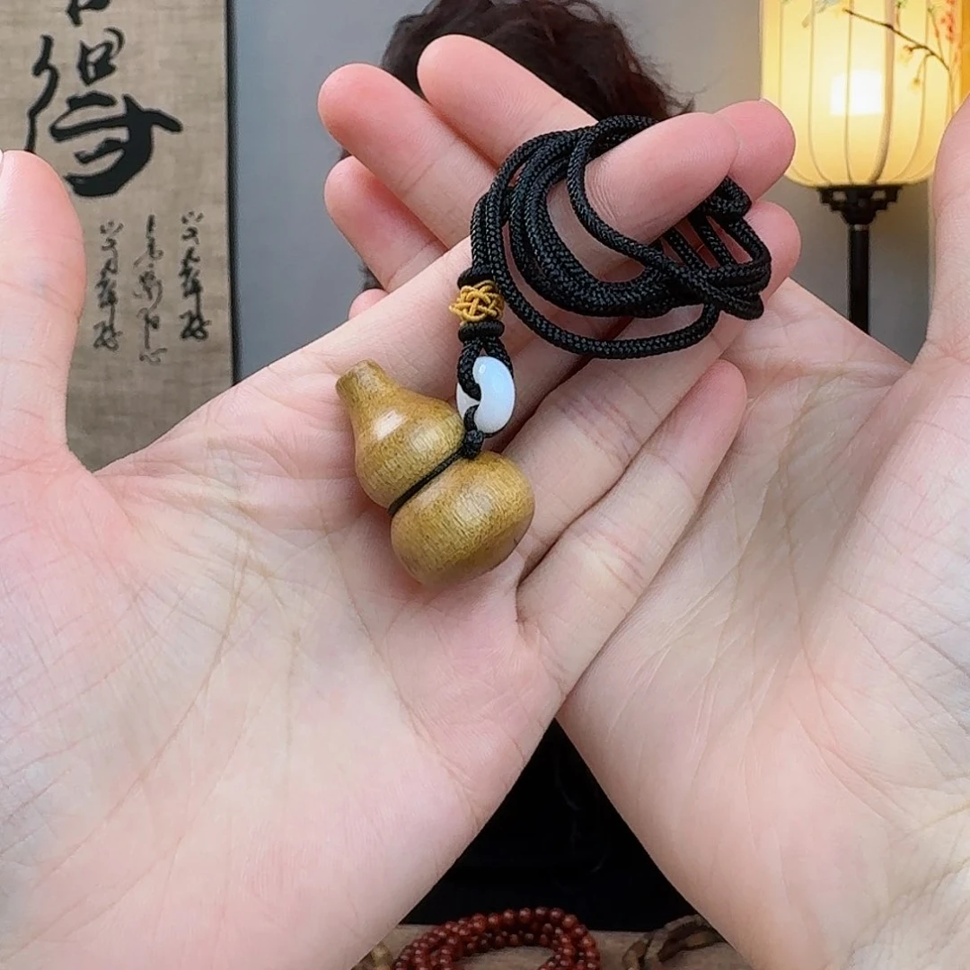 沉香吊坠海南沉香黄油格葫芦吊坠