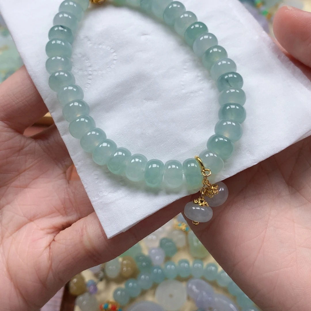 翡翠未镶嵌颈饰是