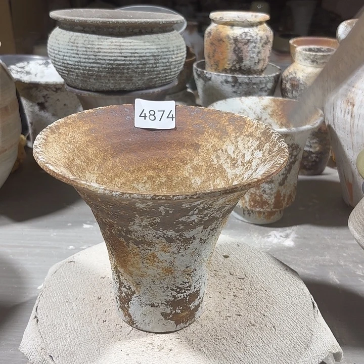 摆件高16，口19，瑕疵处理，有孔4847