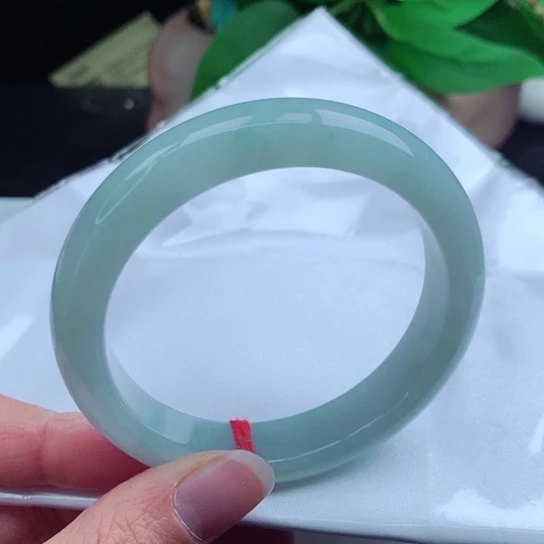 翡翠手镯未镶嵌       正圈57 蓝底飘花