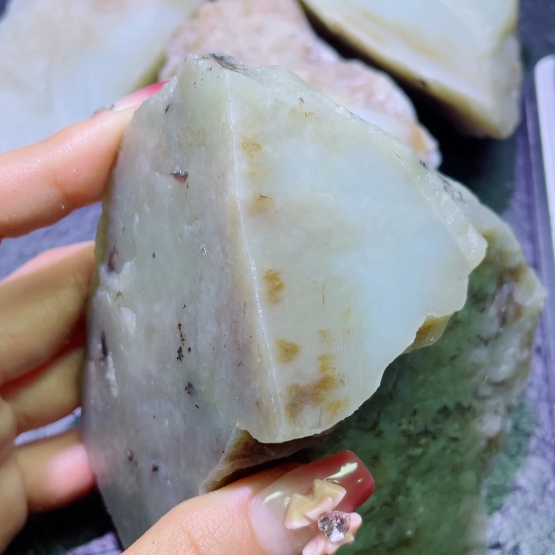 和田玉未镶嵌珠宝半成品