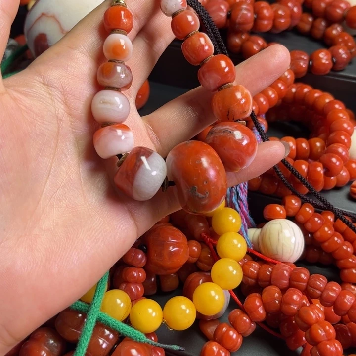 玻璃颈饰琉璃………….