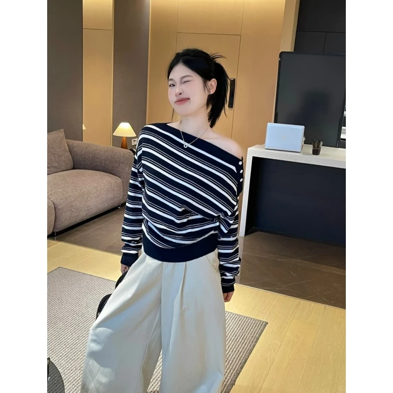 早秋韩系撞色条纹一字肩长袖针织衫女初秋独特别致超好看露肩上衣