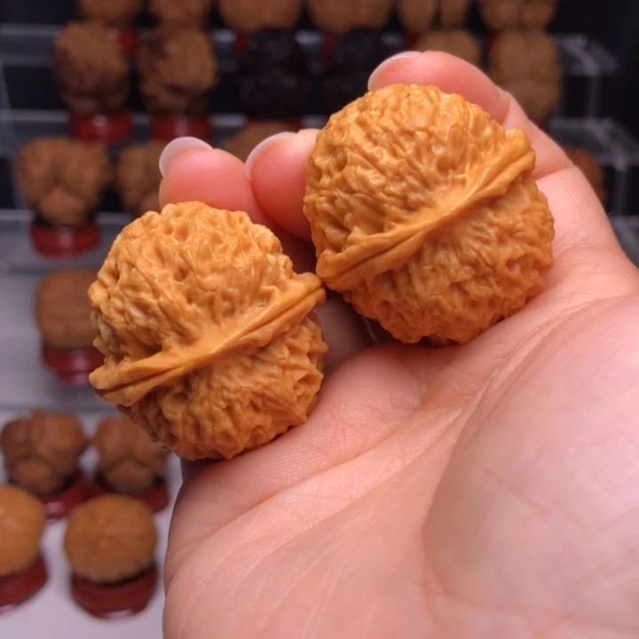 文玩核桃吊坠17珊瑚绣球