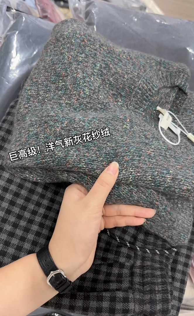 米蓝家名殿！巨高级～洋气高货！新灰花纱绒慵懒毛衣8322