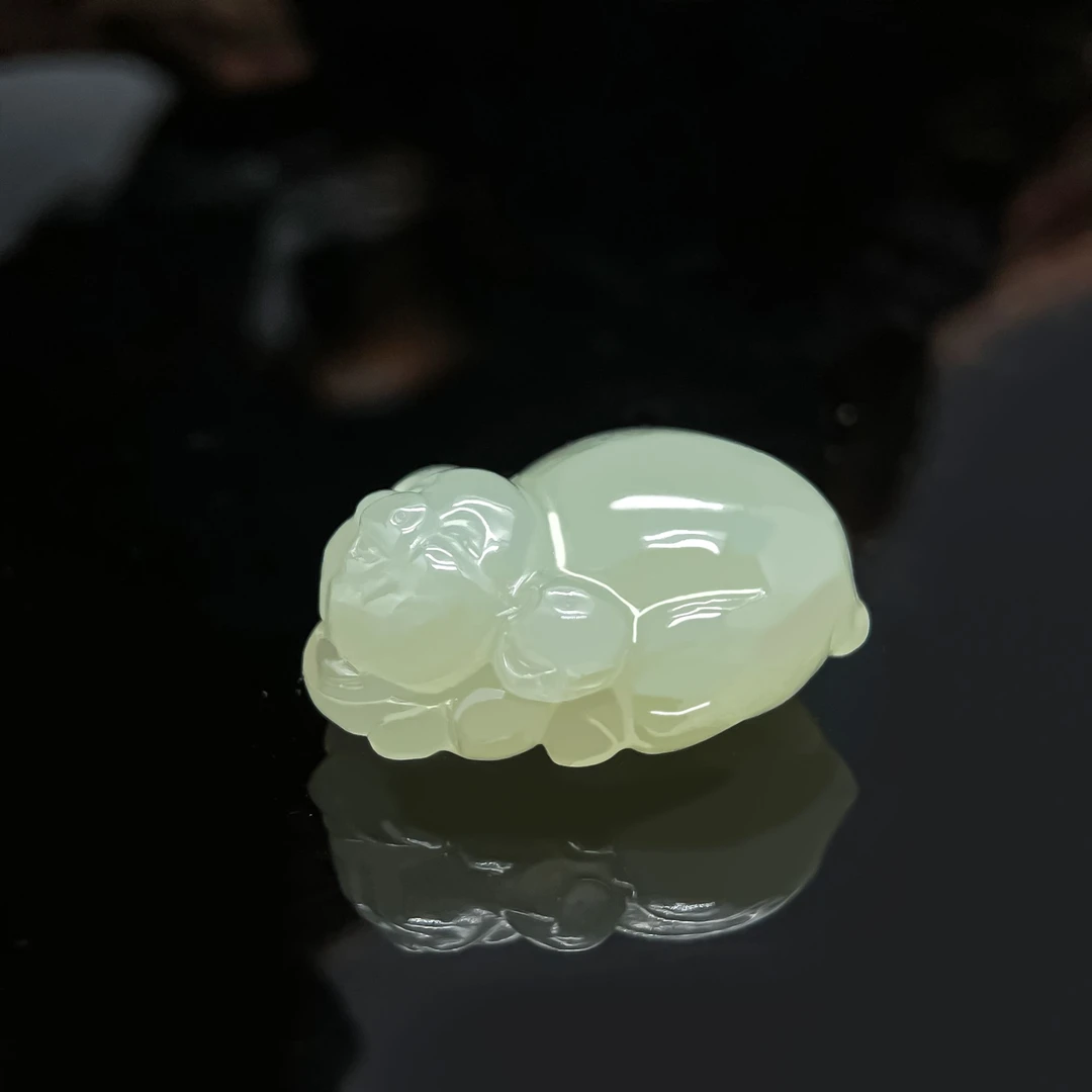 纯天然和田玉玉猪吊坠22*11（多样性发货发其一）
