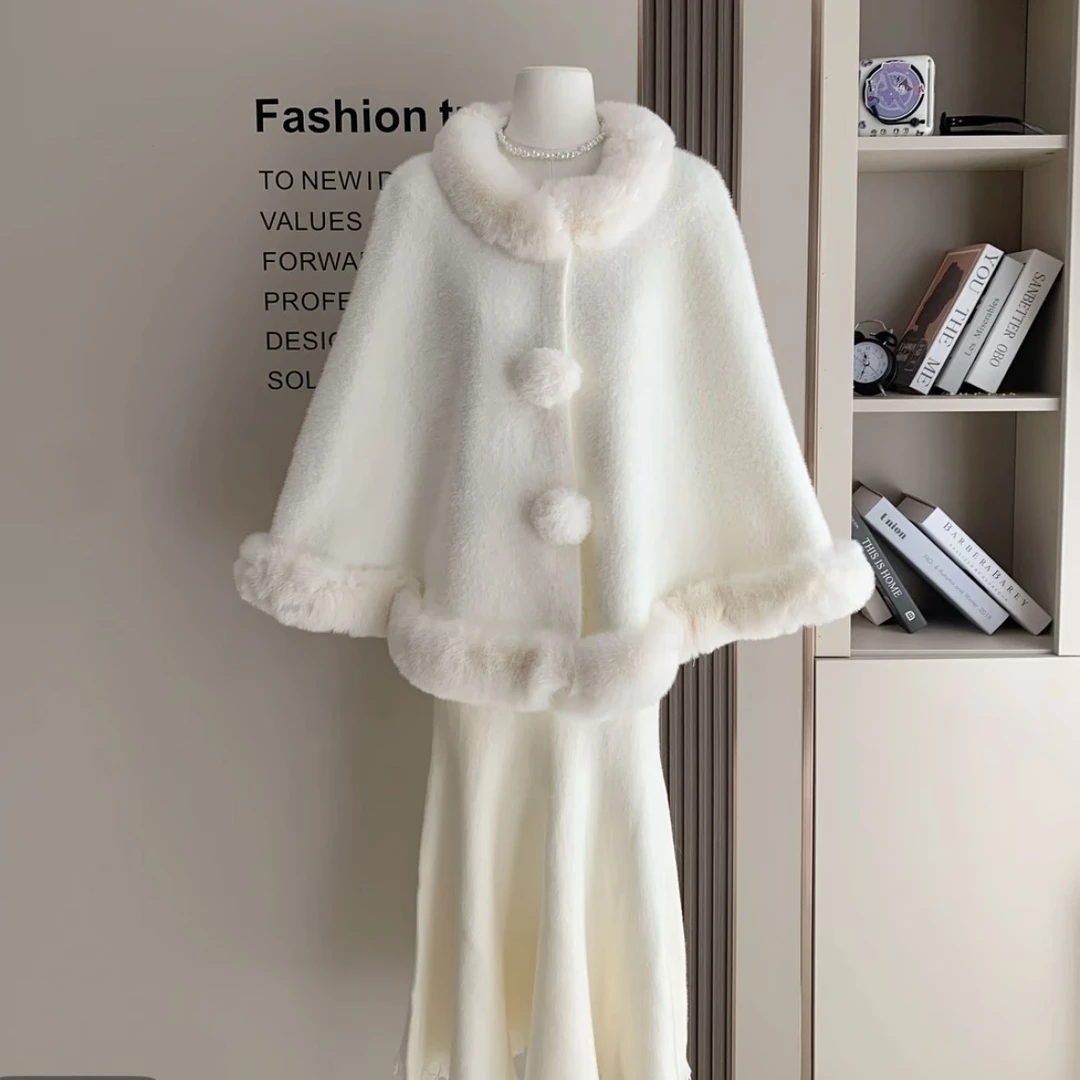 秋冬新款国风白色毛领斗篷披肩外搭保暖纯色开衫外套披风女高级感