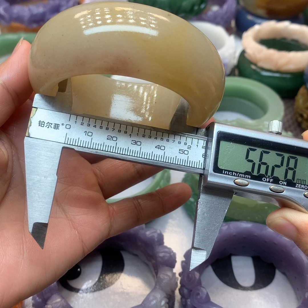 未镶嵌手镯石英质玉