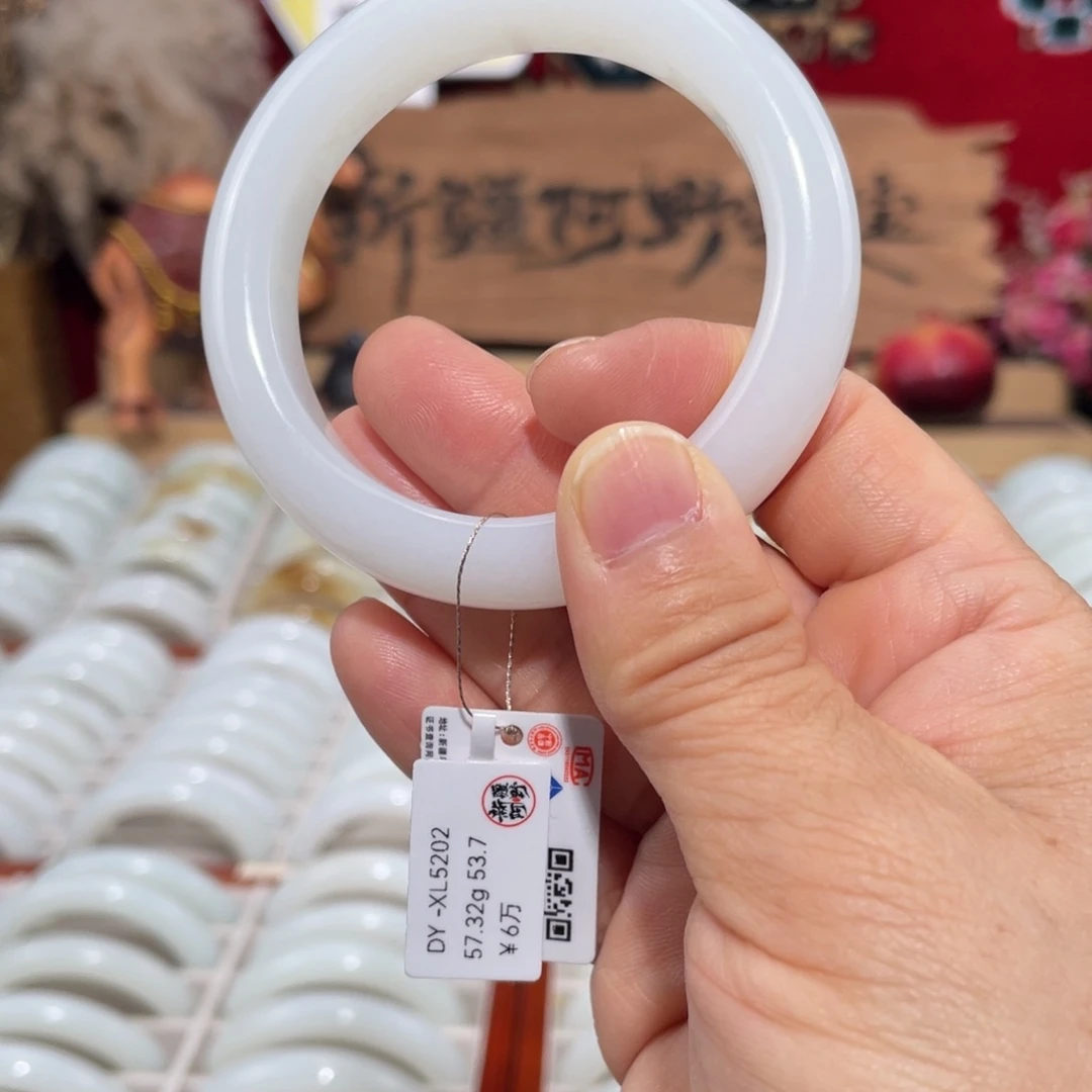 未镶嵌手镯和田玉天然优雅羊脂级且末老料