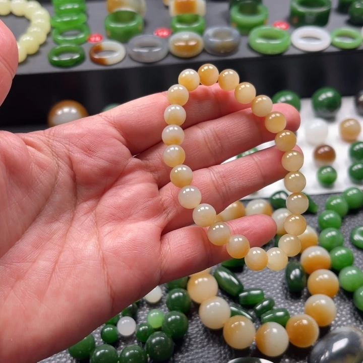 颈饰未镶嵌和田玉（糖玉）