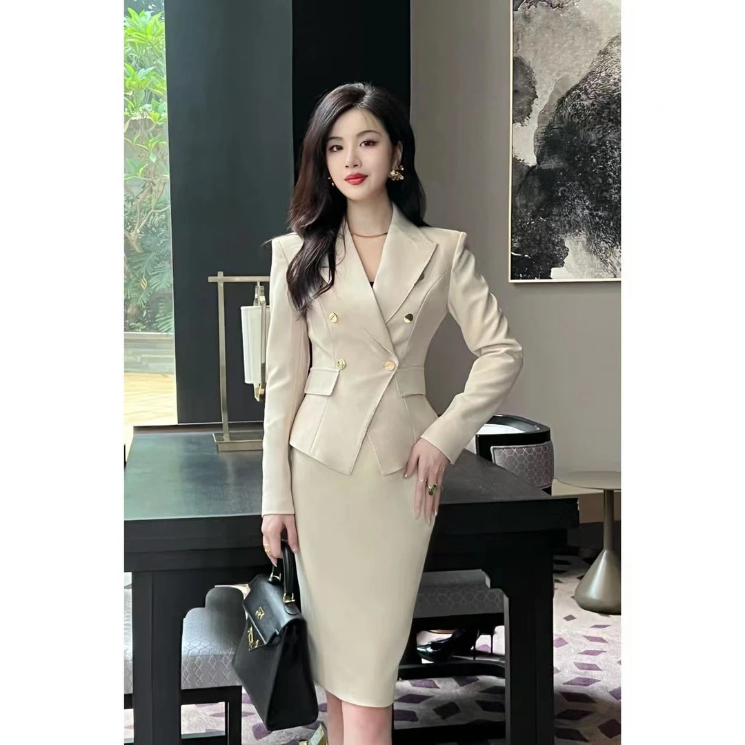 2025年早春新款高级奶杏色修身显瘦小众设计师款时尚套装女6007