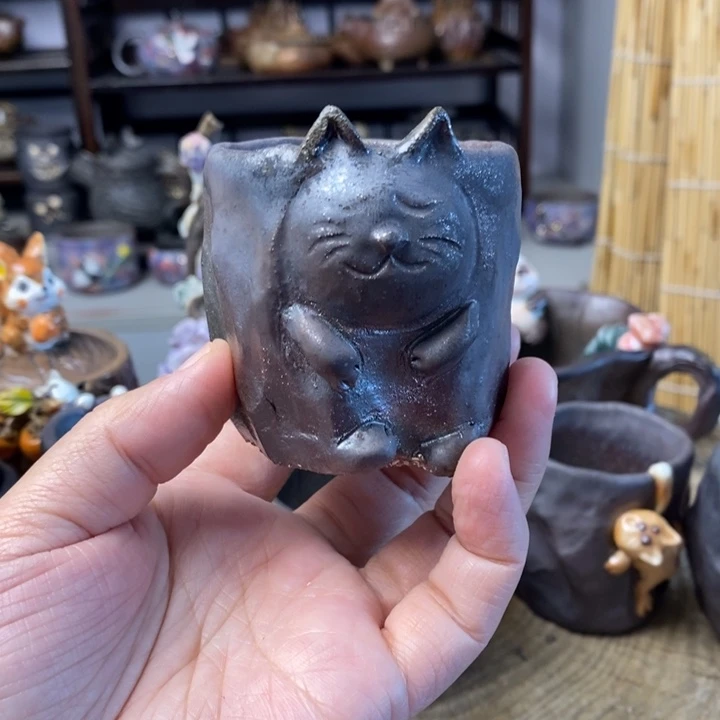 杯子和一大碗面猫