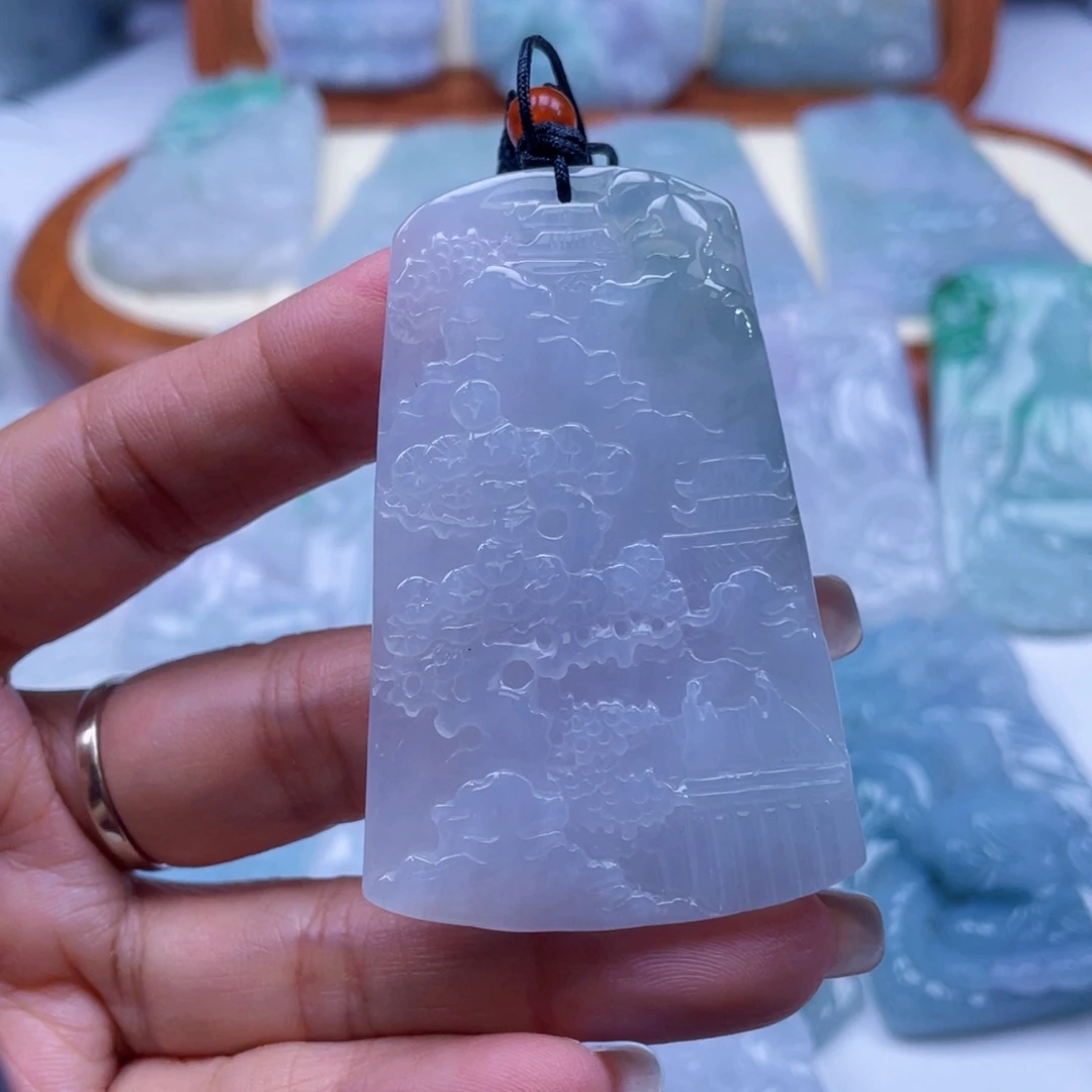 翡翠未镶嵌颈饰山水