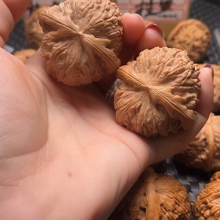 文玩核桃把件45白狮子