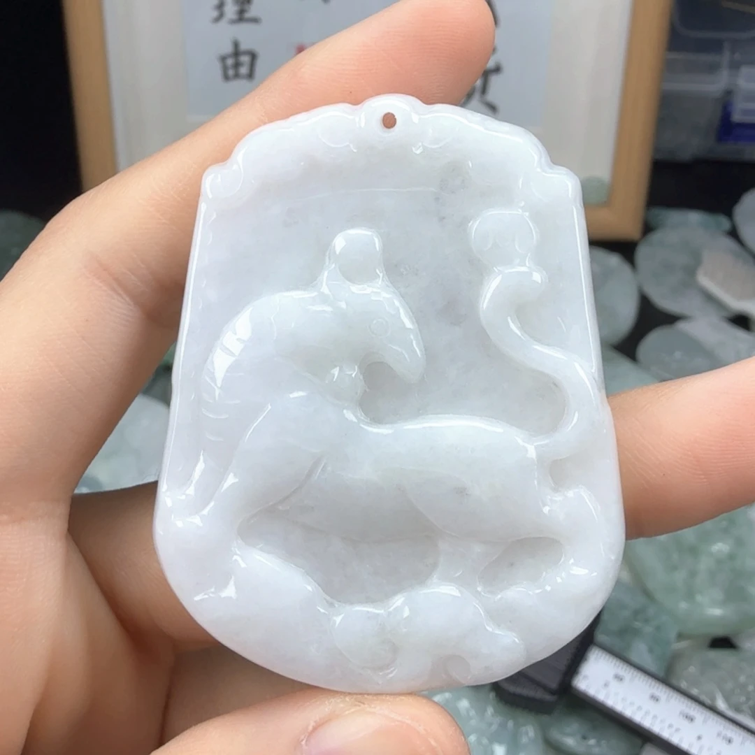 翡翠挂件未镶嵌翡翠