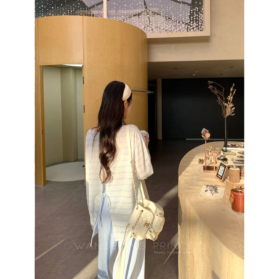 秋梨只6/18 惬意时光 清冷条纹简约休闲后背绑带设计T恤防晒衫女