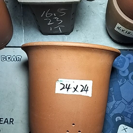 红泥特大金钟一个