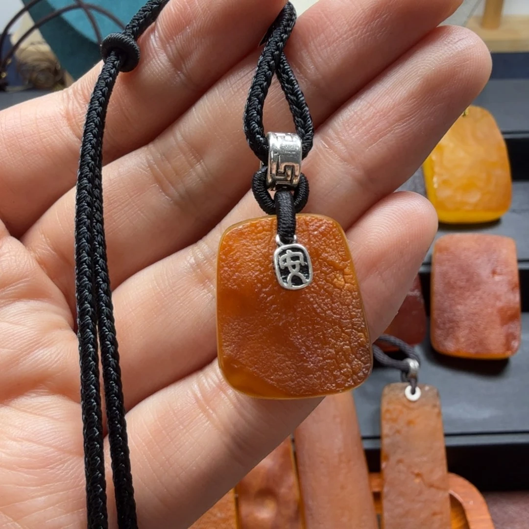 琥珀吊坠(赠链)未镶嵌